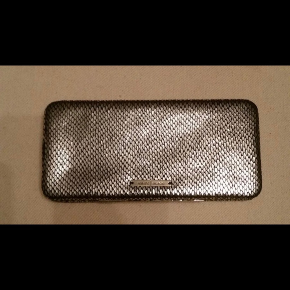 White House Black market clutch